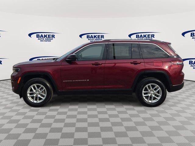 Used 2024 Jeep Grand Cherokee Laredo X AWD/4WD image 3