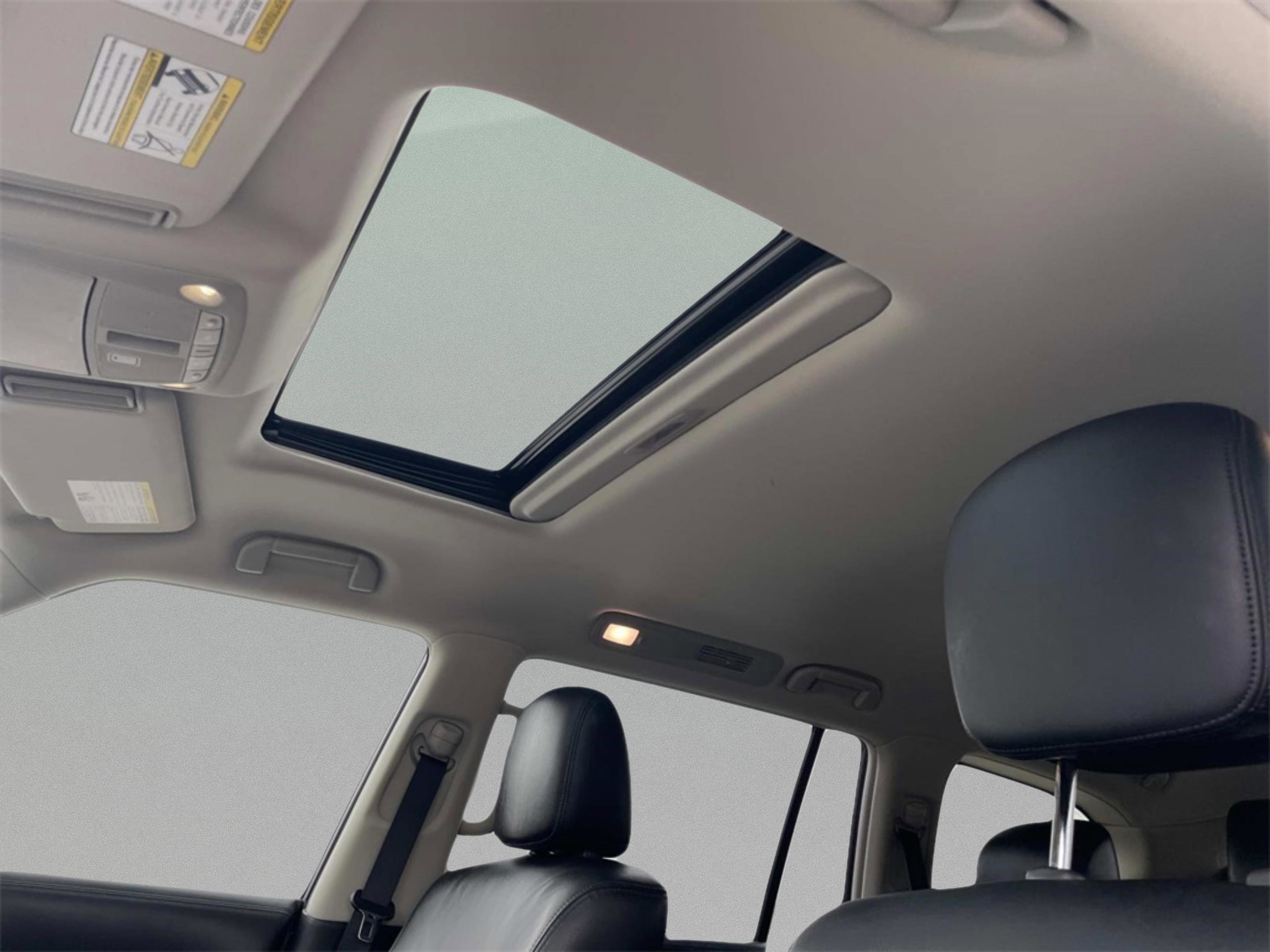 Used 2024 Nissan Armada SL w/ Captain's Chairs Package image 15