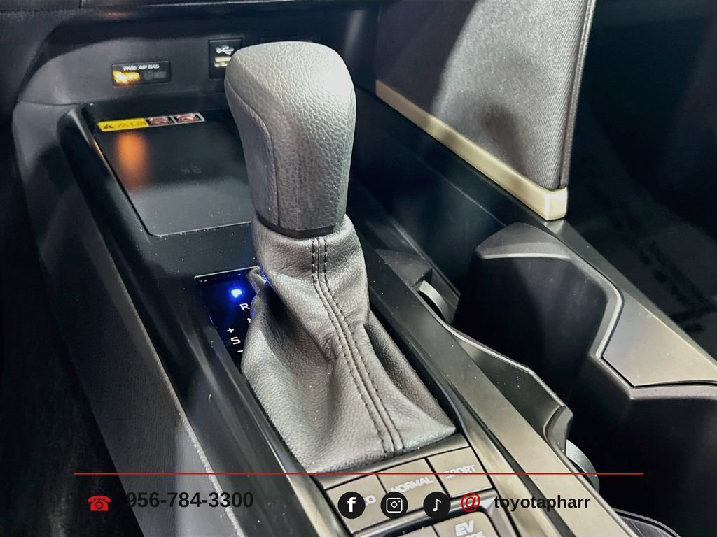 Used 2025 Toyota Camry LE w/ Convenience Package FWD image 15
