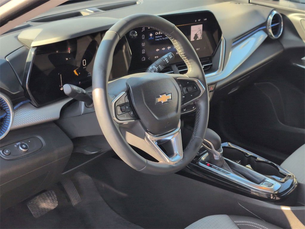 Used 2025 Chevrolet Trax LT w/ LT Convenience Package image 15