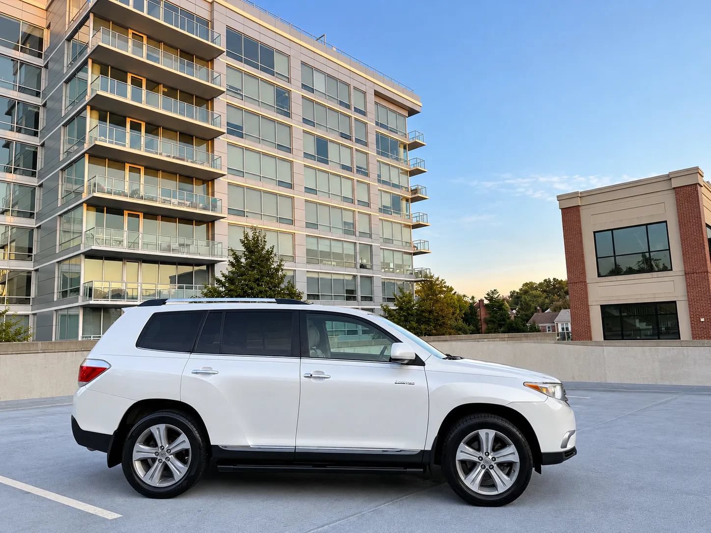 Used 2013 Toyota Highlander Limited AWD/4WD image 6
