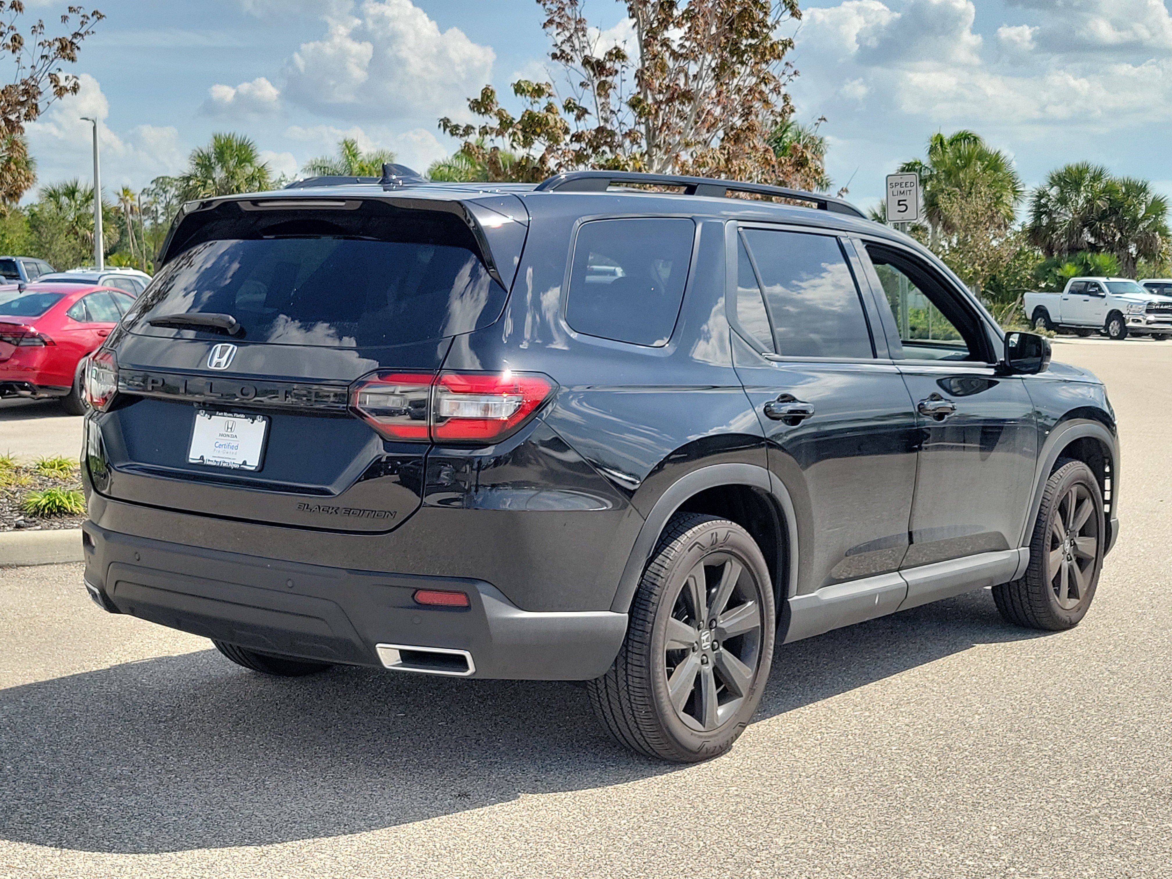Certified 2025 Honda Pilot Black Edition image 6