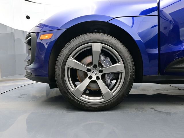 Certified 2025 Porsche Macan image 6