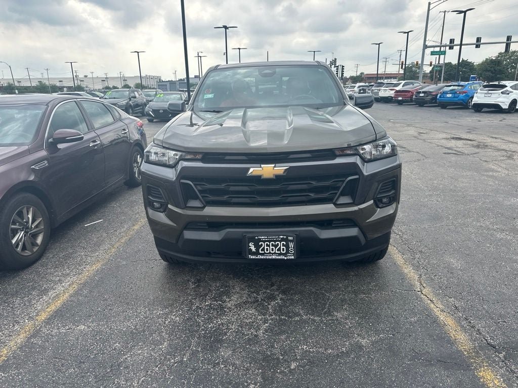 Used 2023 Chevrolet Colorado LT w/ LT Convenience Package II AWD/4WD image 3