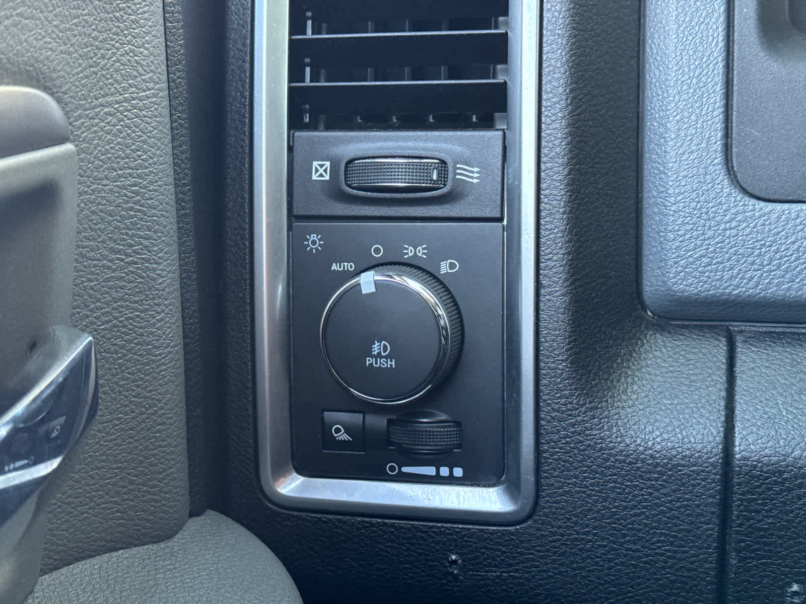 Used 2019 RAM 1500 Classic Warlock image 22
