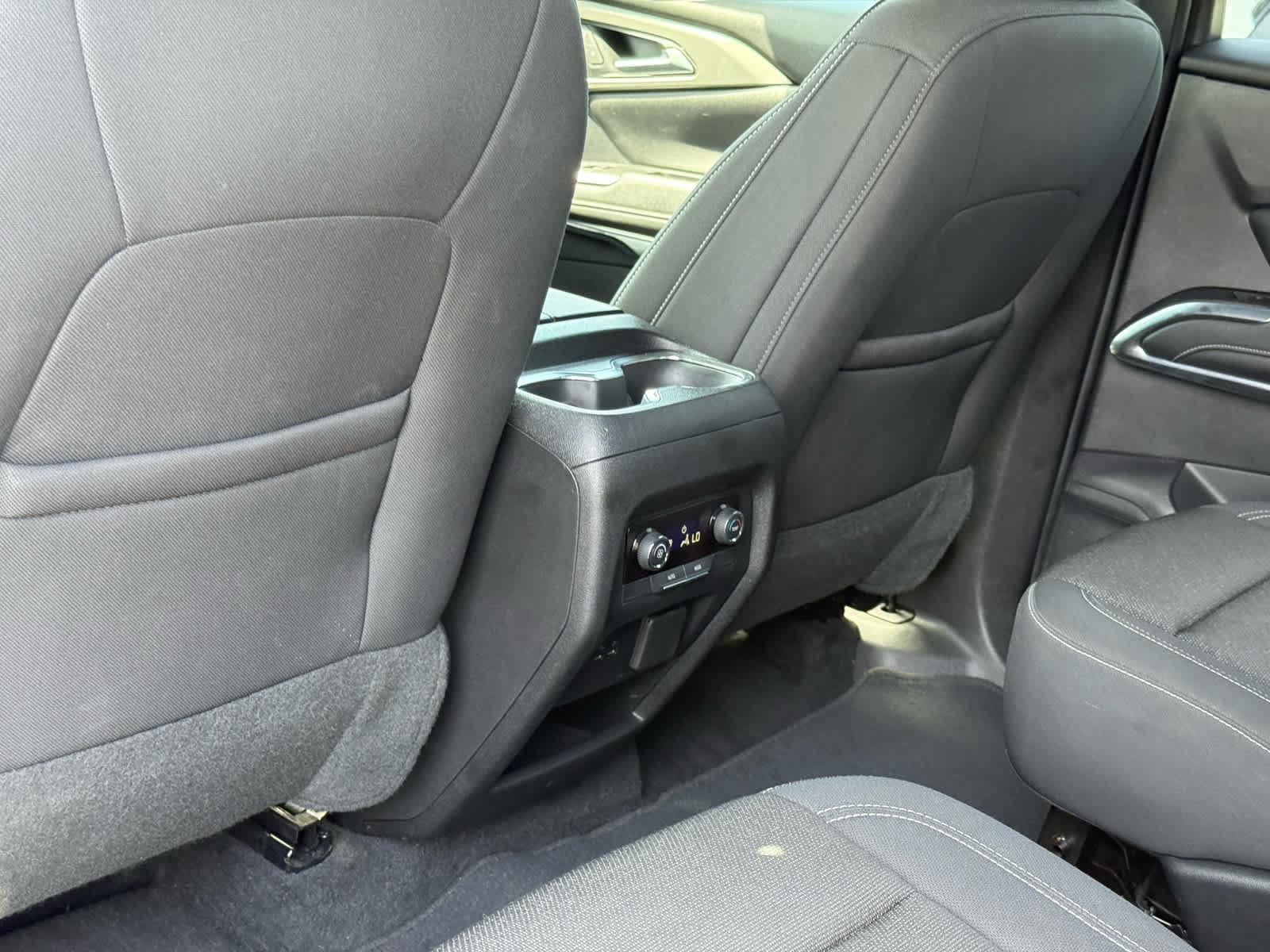 Used 2024 Chevrolet Traverse LT FWD image 27
