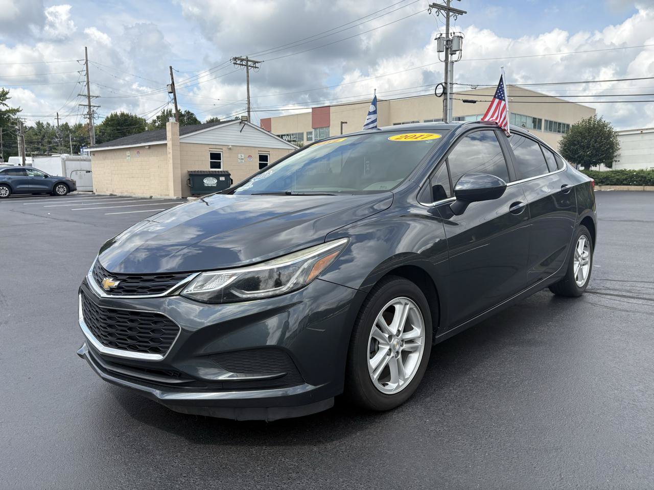 Used 2017 Chevrolet Cruze LT w/ Convenience Package FWD image 4