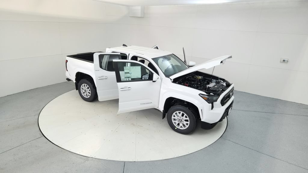 Certified 2024 Toyota Tacoma SR5 AWD/4WD image 20