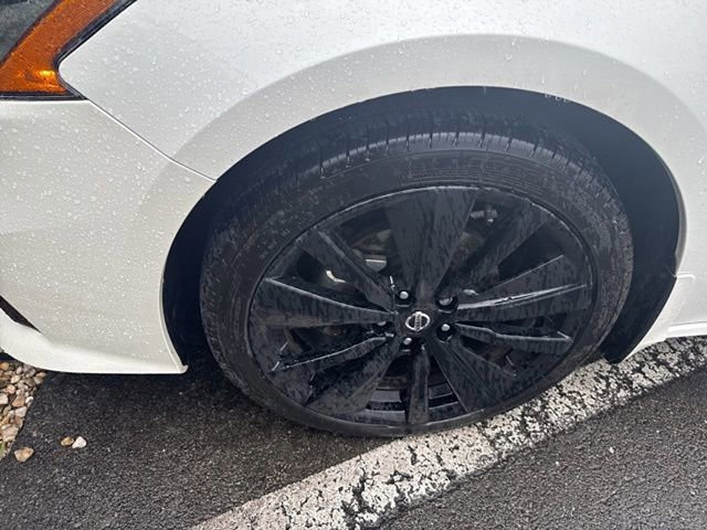 Used 2022 Nissan Altima 2.5 SR w/ Midnight Edition Package image 3