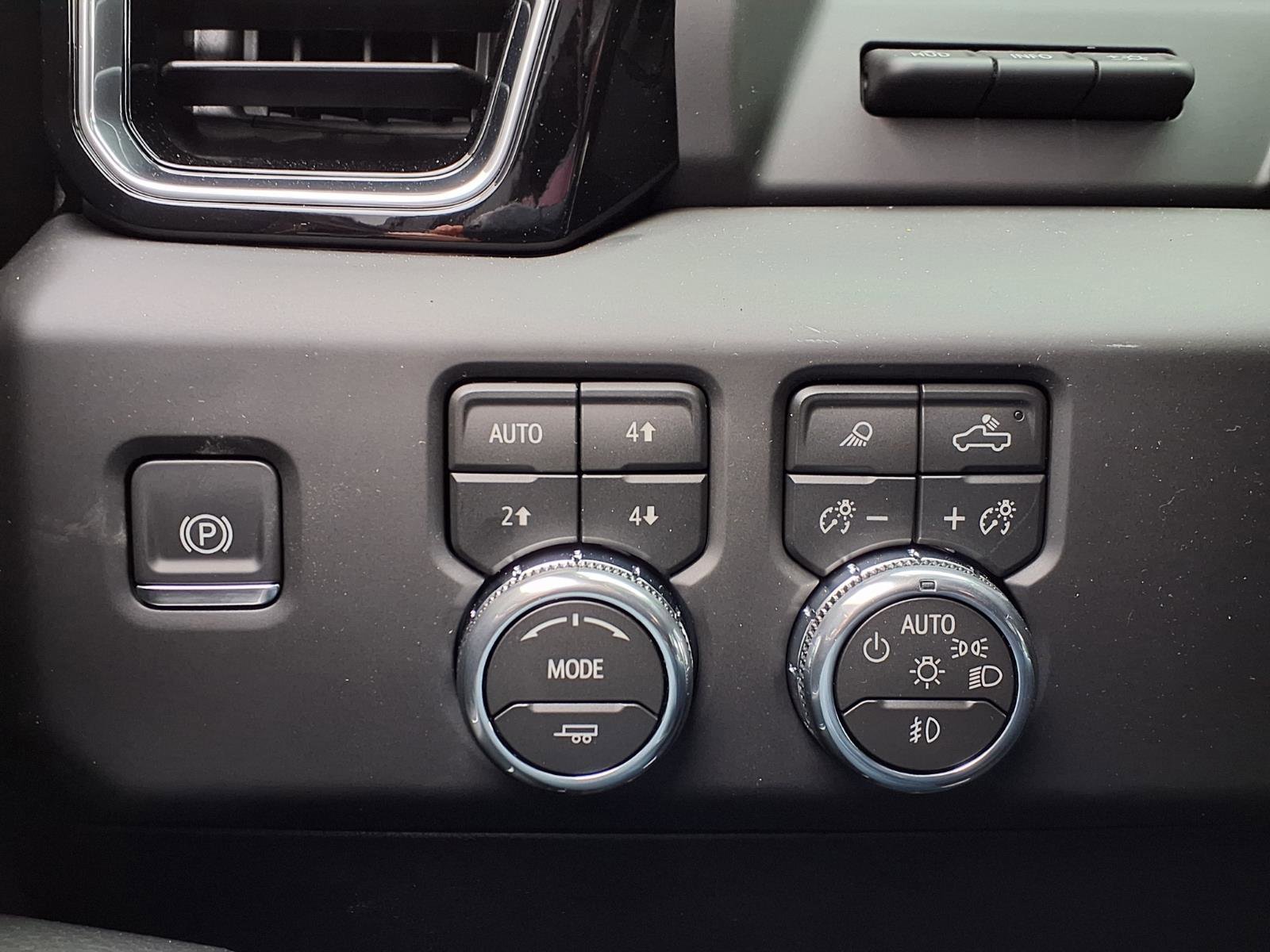 New 2026 GMC Sierra 2500 Denali w/ Denali Reserve Package image 25