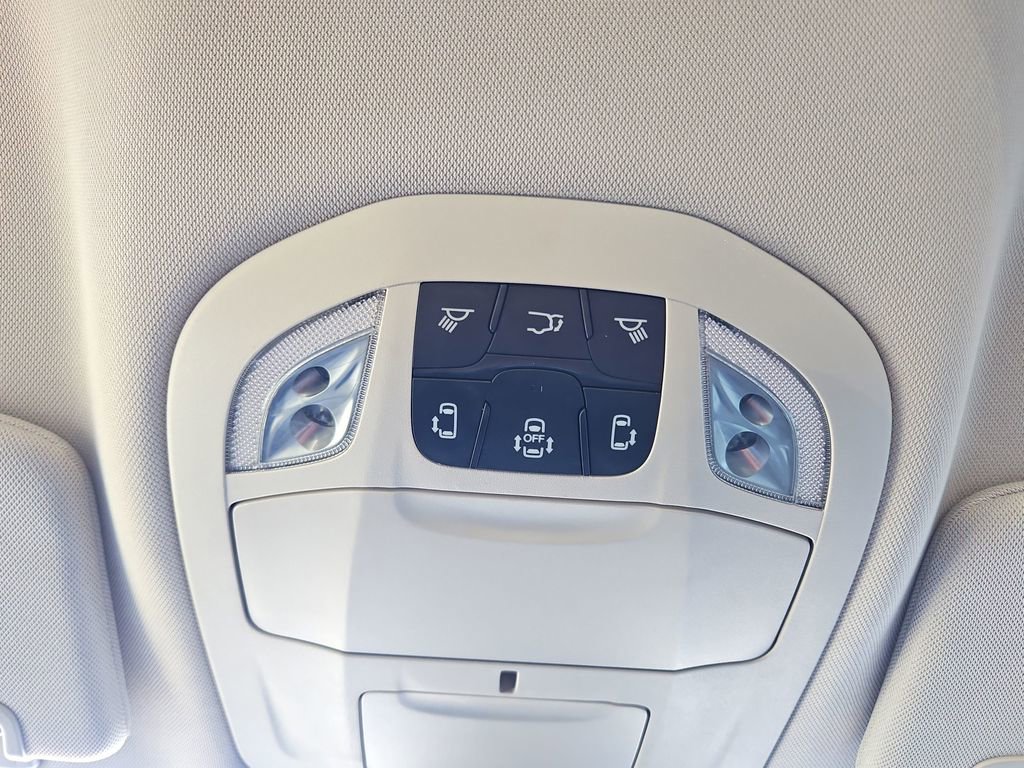 Used 2024 Chrysler Pacifica Touring-L image 21
