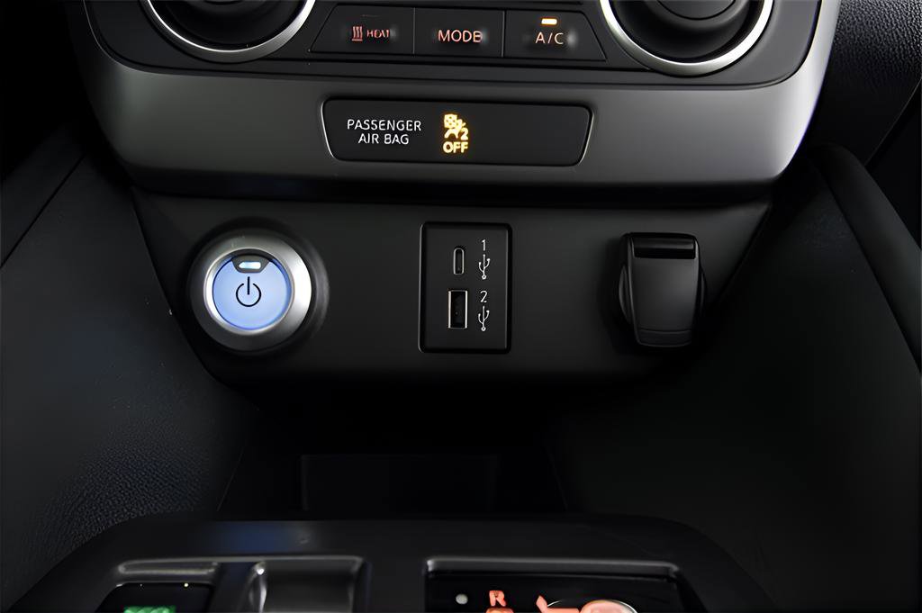 Used 2025 Nissan Leaf S image 32