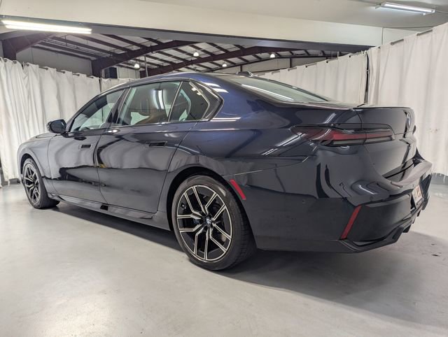 Used 2023 BMW 740i image 3