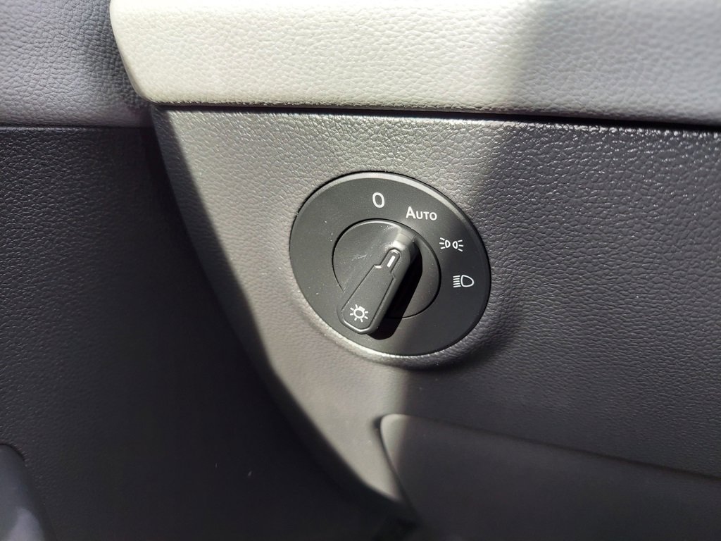 Used 2022 Volkswagen Taos SE w/ Panoramic Sunroof Package image 33