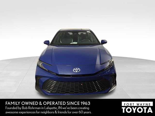 Used 2025 Toyota Camry SE image 3