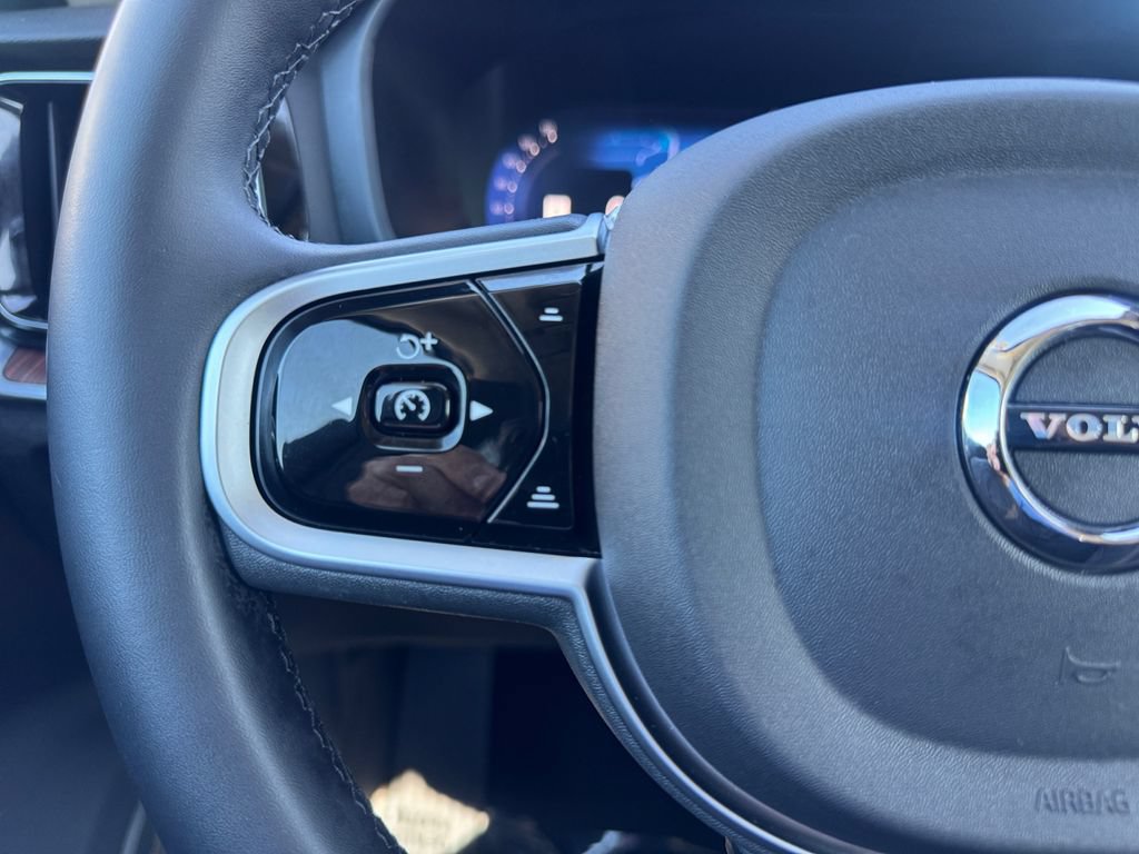 Certified 2025 Volvo V60 B5 Cross Country Plus AWD/4WD image 17