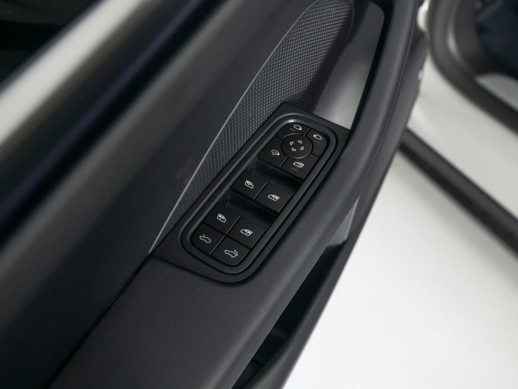 New 2026 Porsche Macan 4 Electric image 20