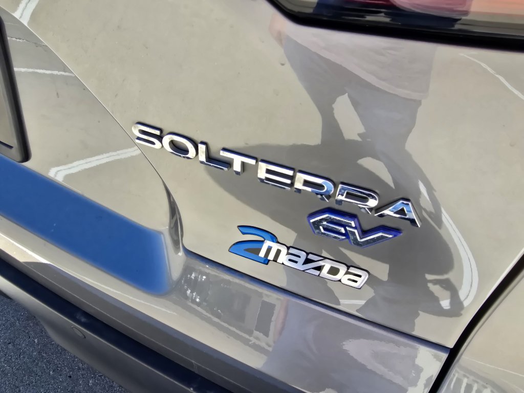 Used 2024 Subaru Solterra w/ Premium Package AWD/4WD image 12