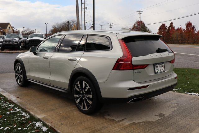 Used 2021 Volvo V60 T5 Cross Country w/ Climate Package image 29