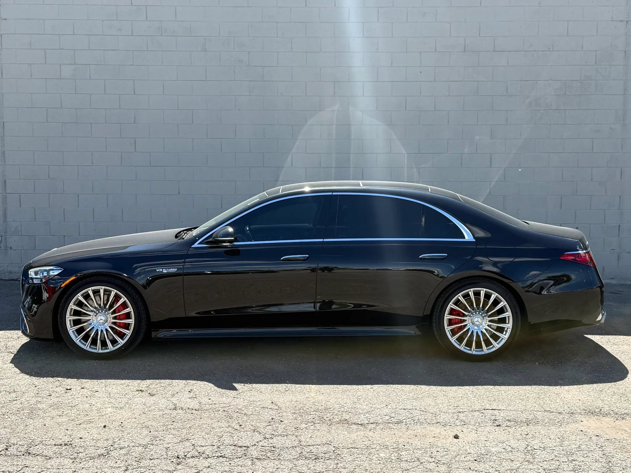 Used 2024 Mercedes-Benz S 63 AMG S w/ Carbon Fiber Exterior Package image 3