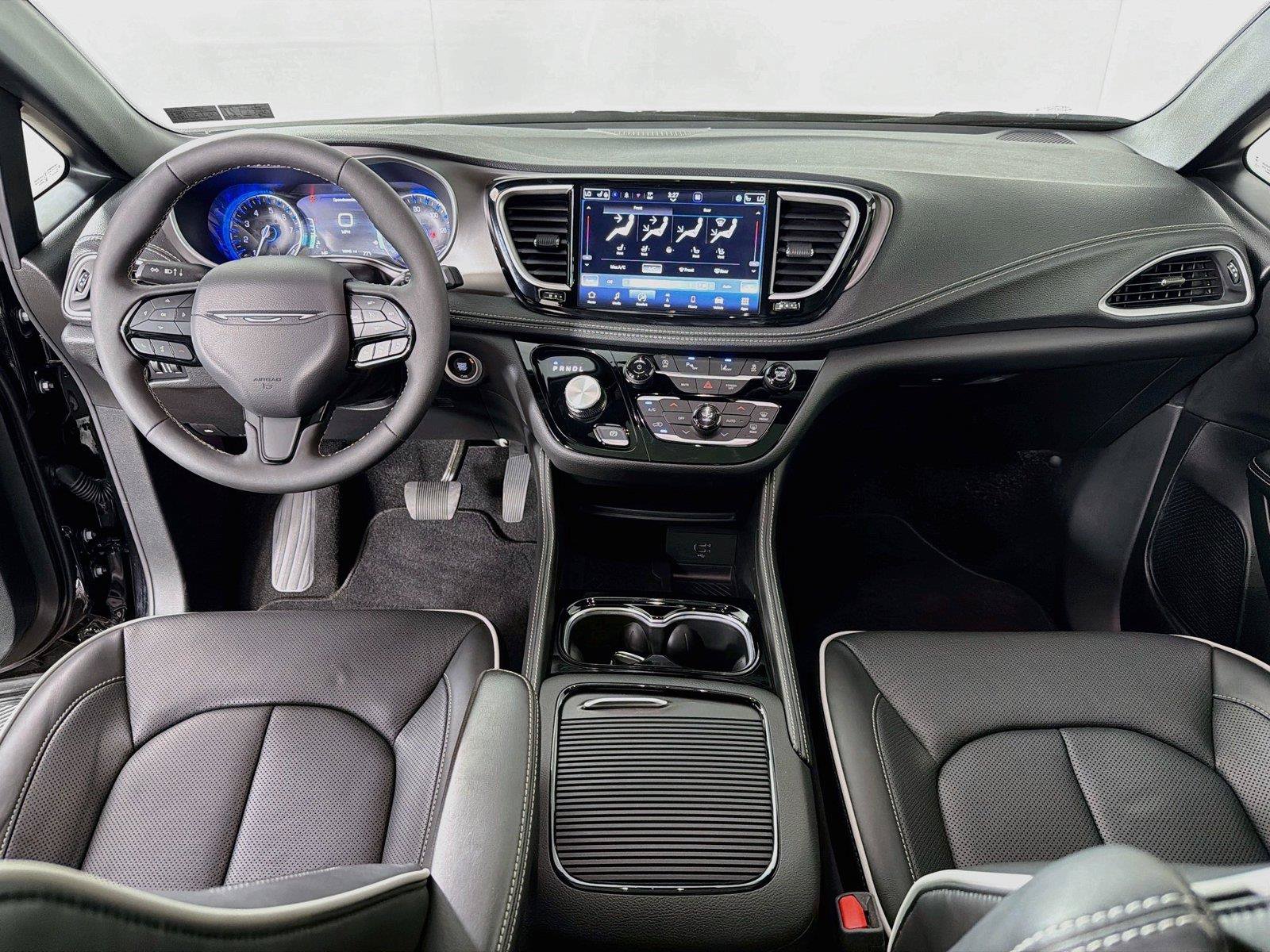Used 2027 Chrysler Pacifica Limited FWD image 27