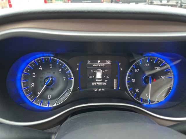 Used 2018 Chrysler Pacifica Touring-L w/ Premium Audio Group image 40