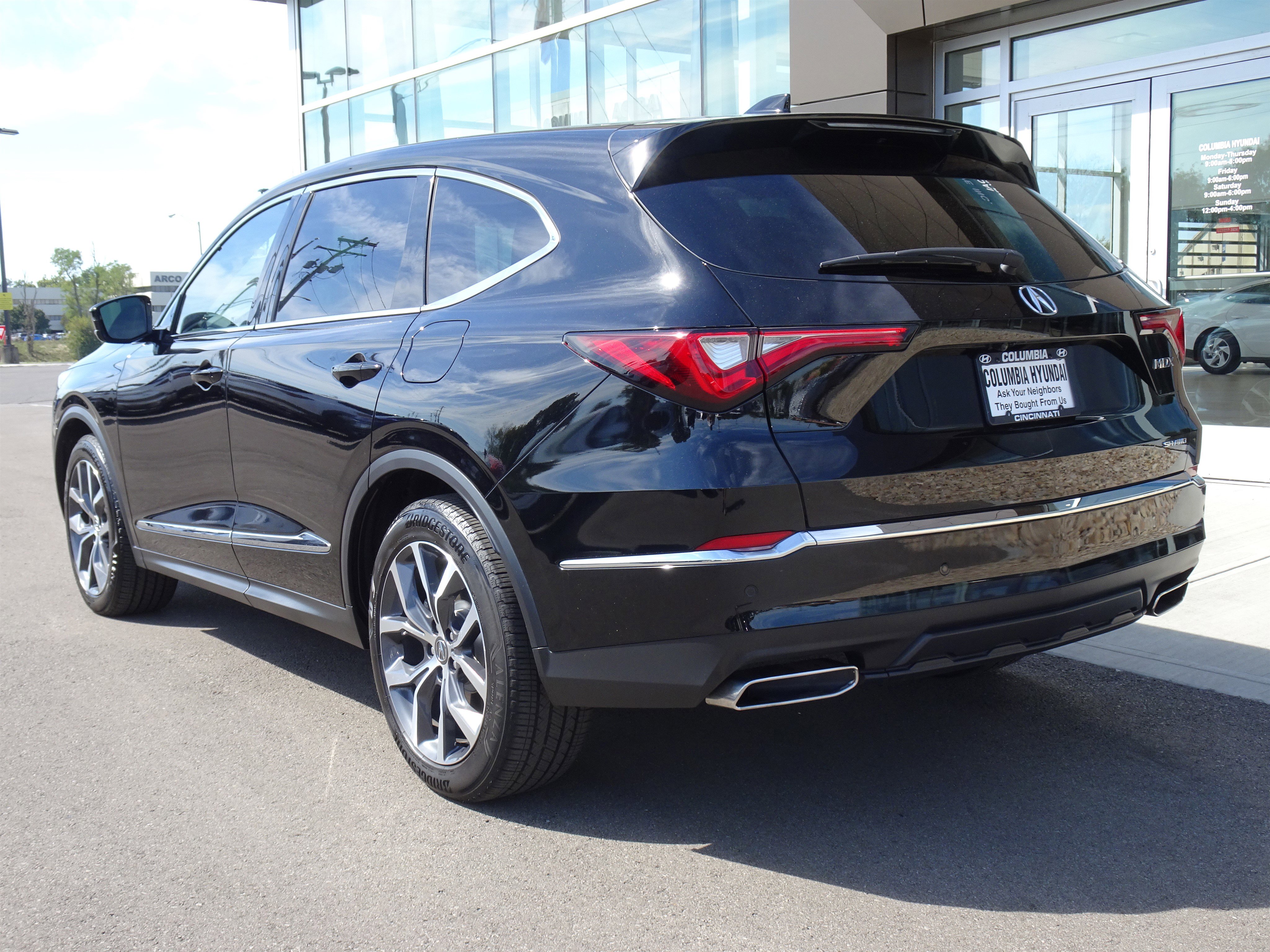 Used 2023 Acura MDX SH-AWD w/ Technology Package image 3