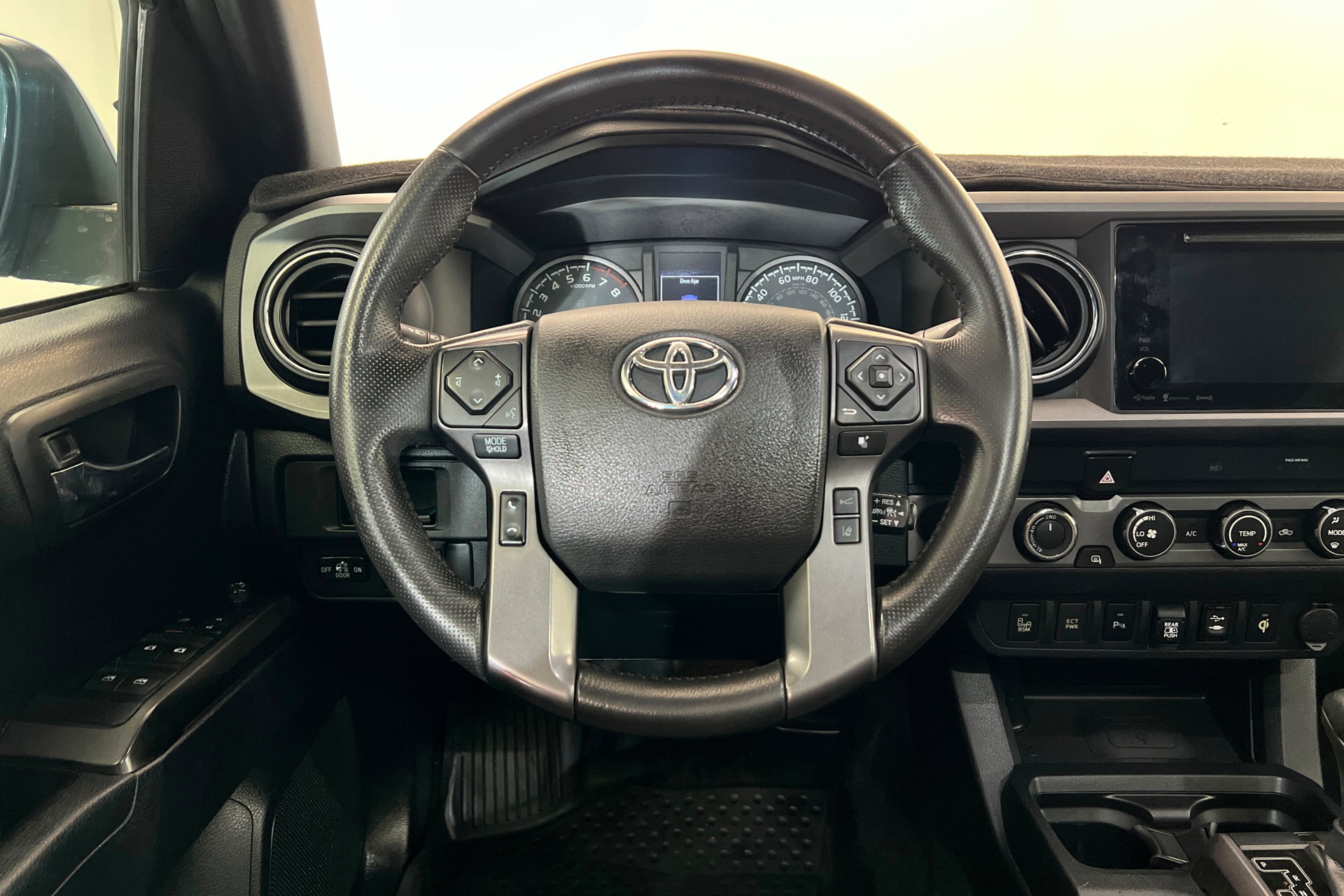 Used 2019 Toyota Tacoma TRD Off-Road w/ Technology Package AWD/4WD image 12