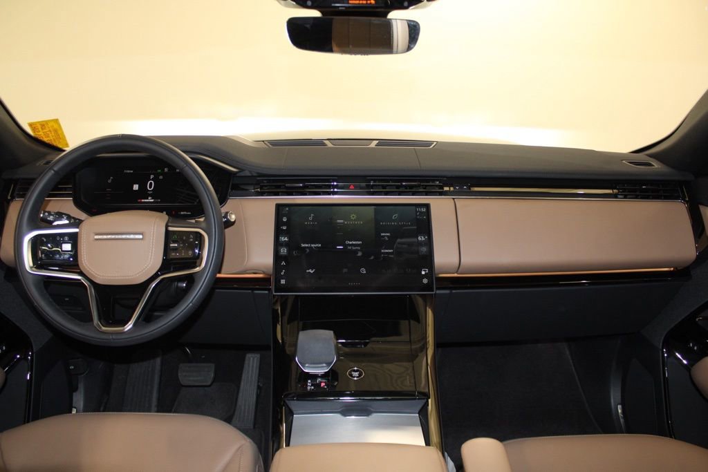 Used 2025 Land Rover Range Rover Sport SE image 33