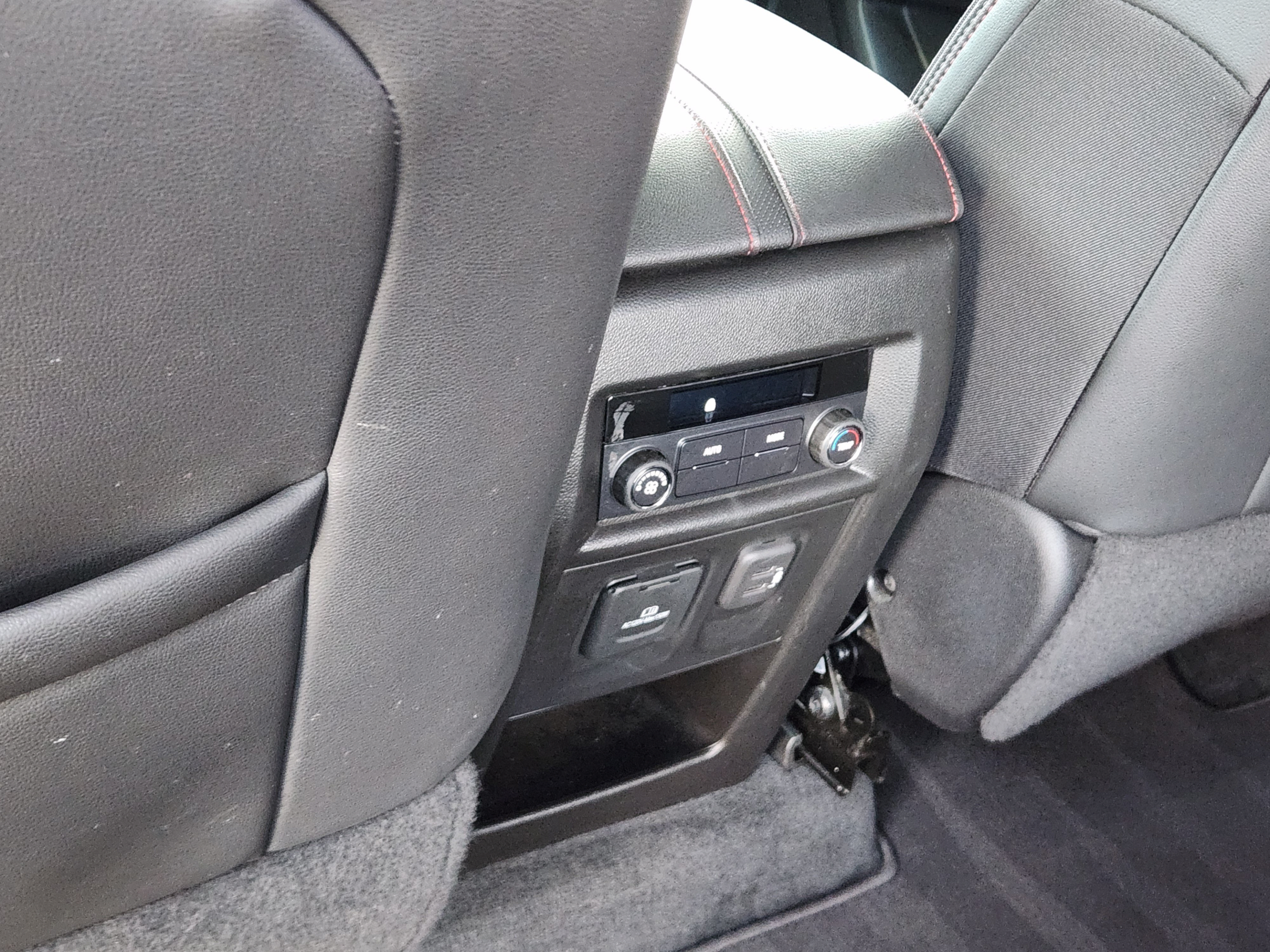Used 2023 Chevrolet Traverse RS FWD image 26