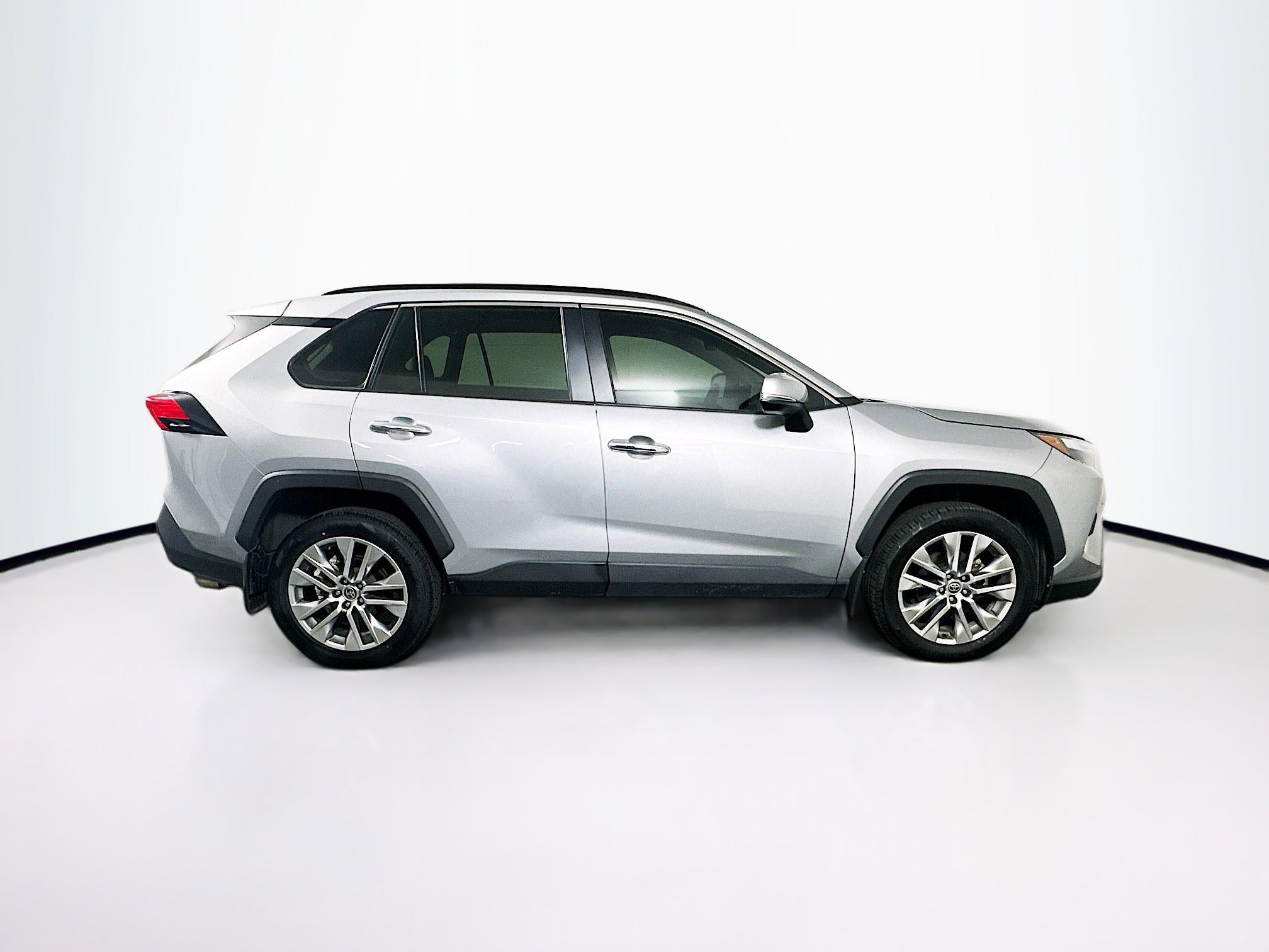 Used 2022 Toyota RAV4 Limited FWD image 10