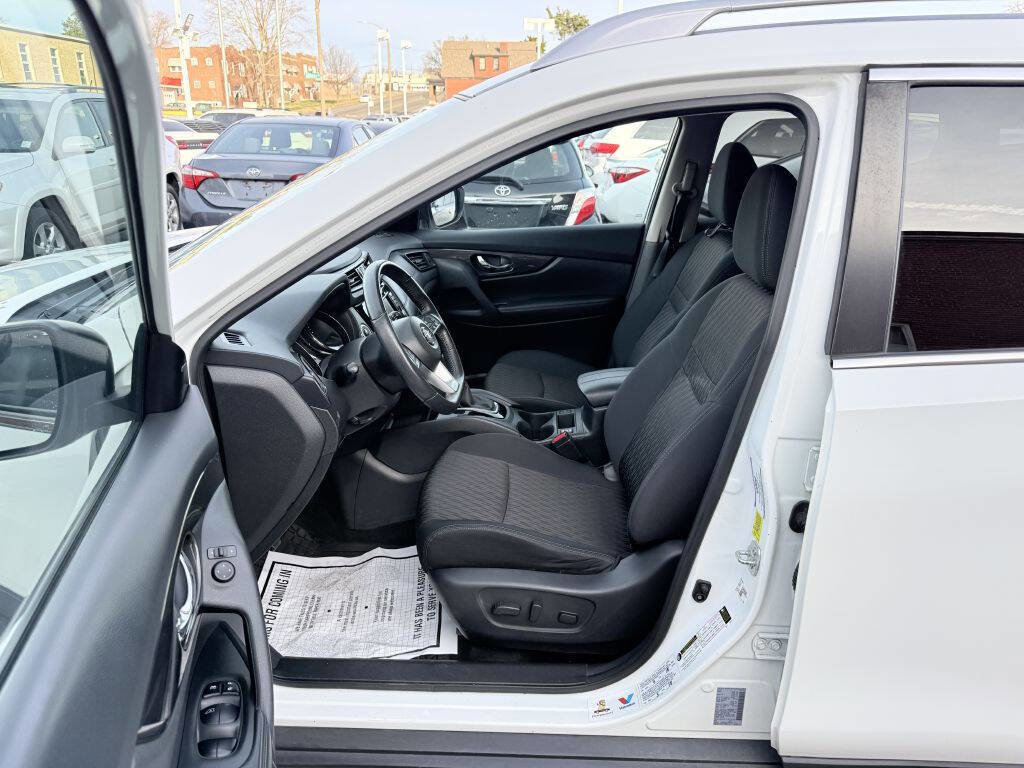 Used 2018 Nissan Rogue SV FWD image 11