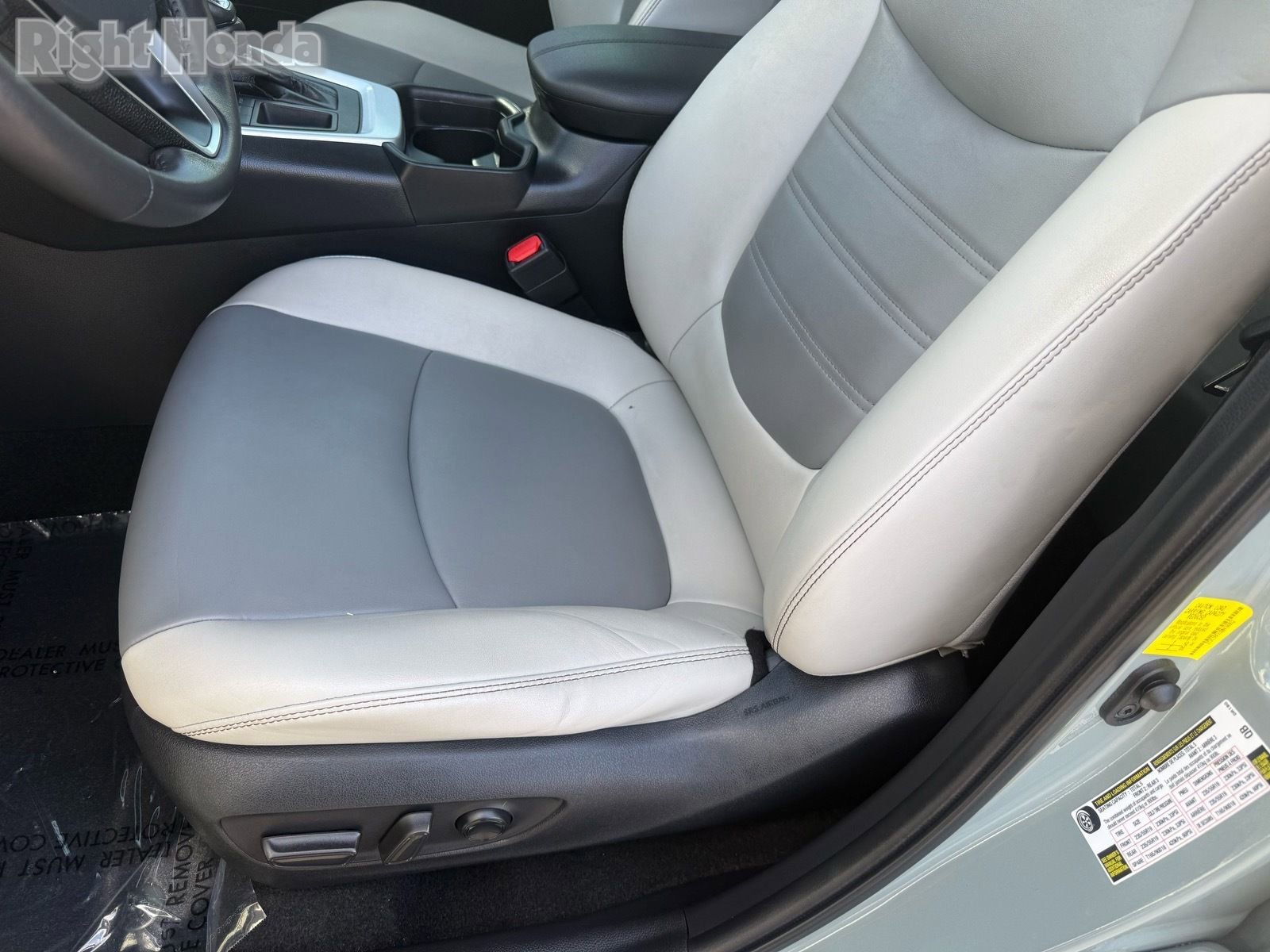 Used 2021 Toyota RAV4 XLE Premium image 13