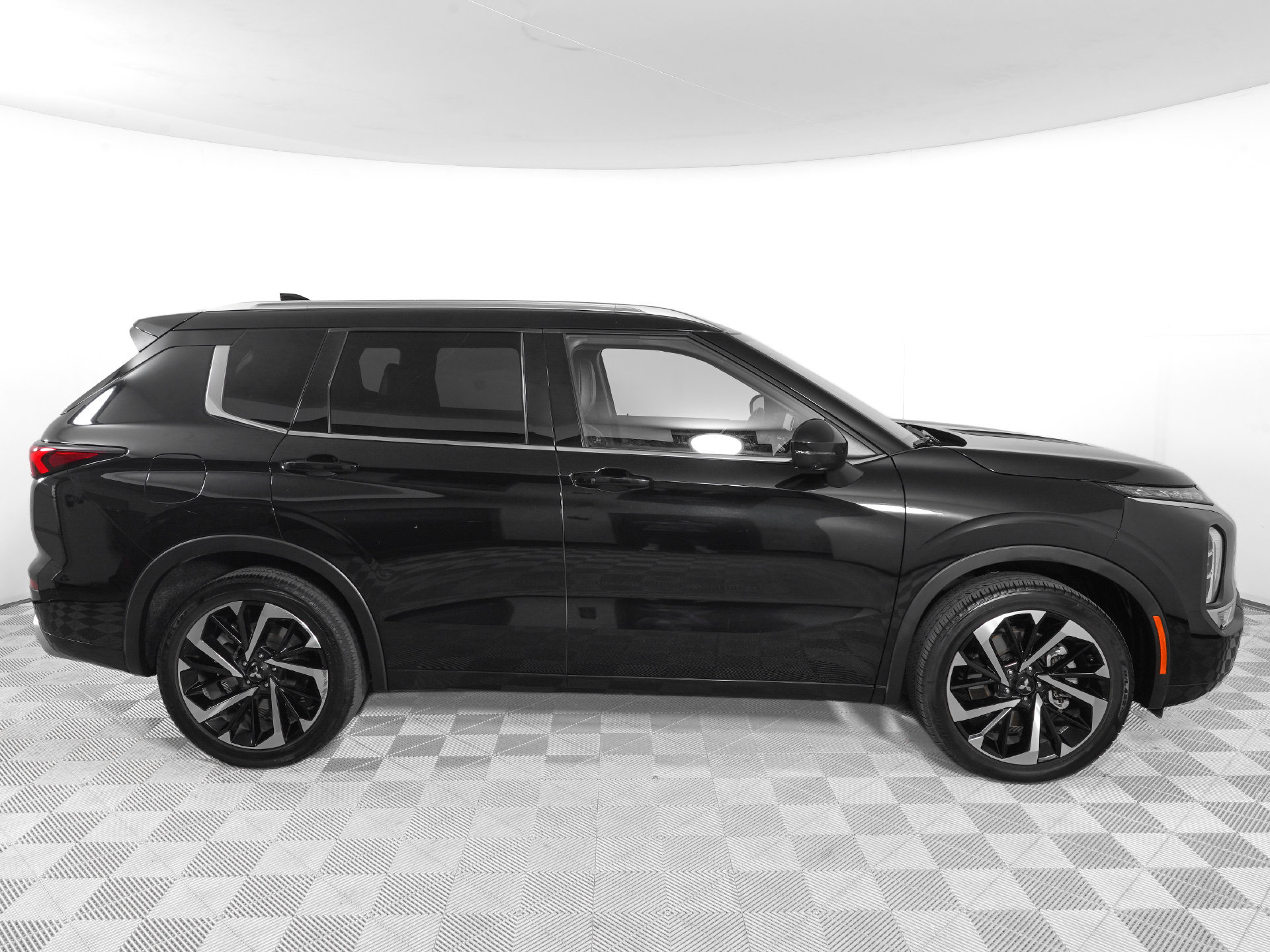 Used 2024 Mitsubishi Outlander SEL FWD image 4
