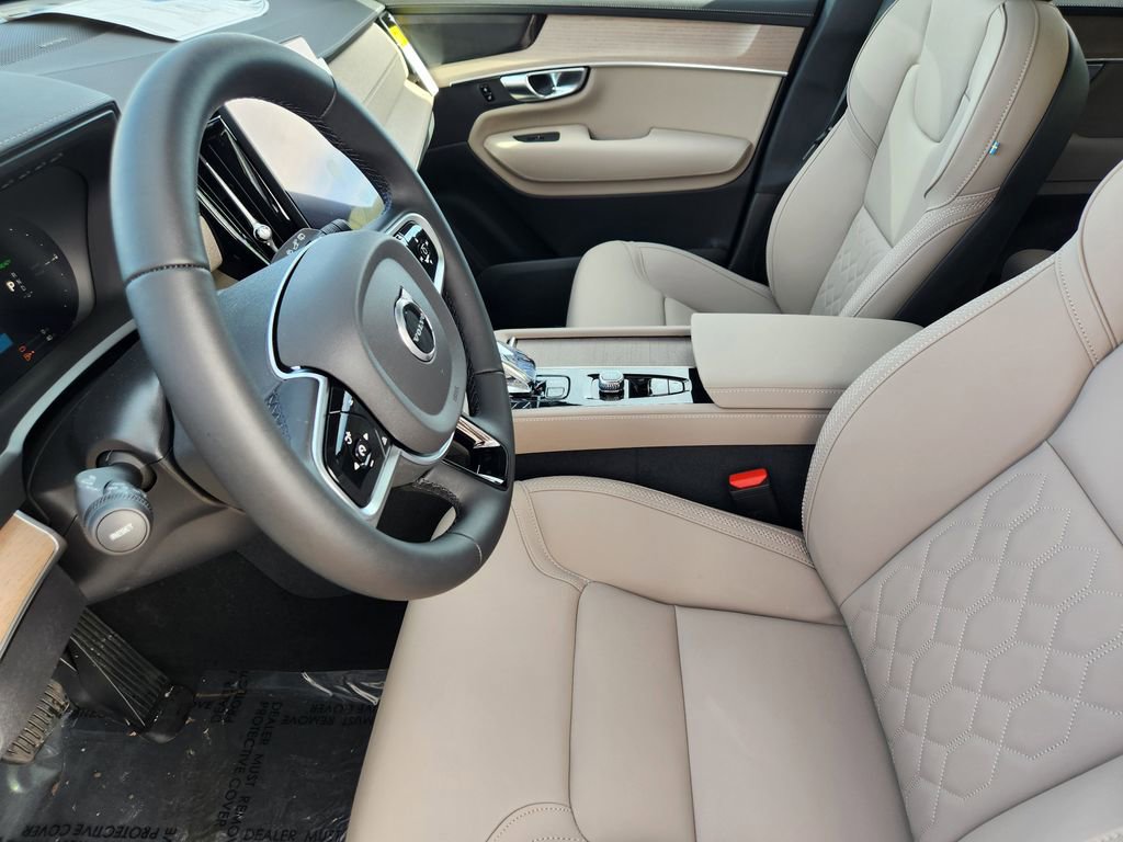 New 2026 Volvo XC90 T8 Plus w/ Protection Package Premier AWD/4WD image 4