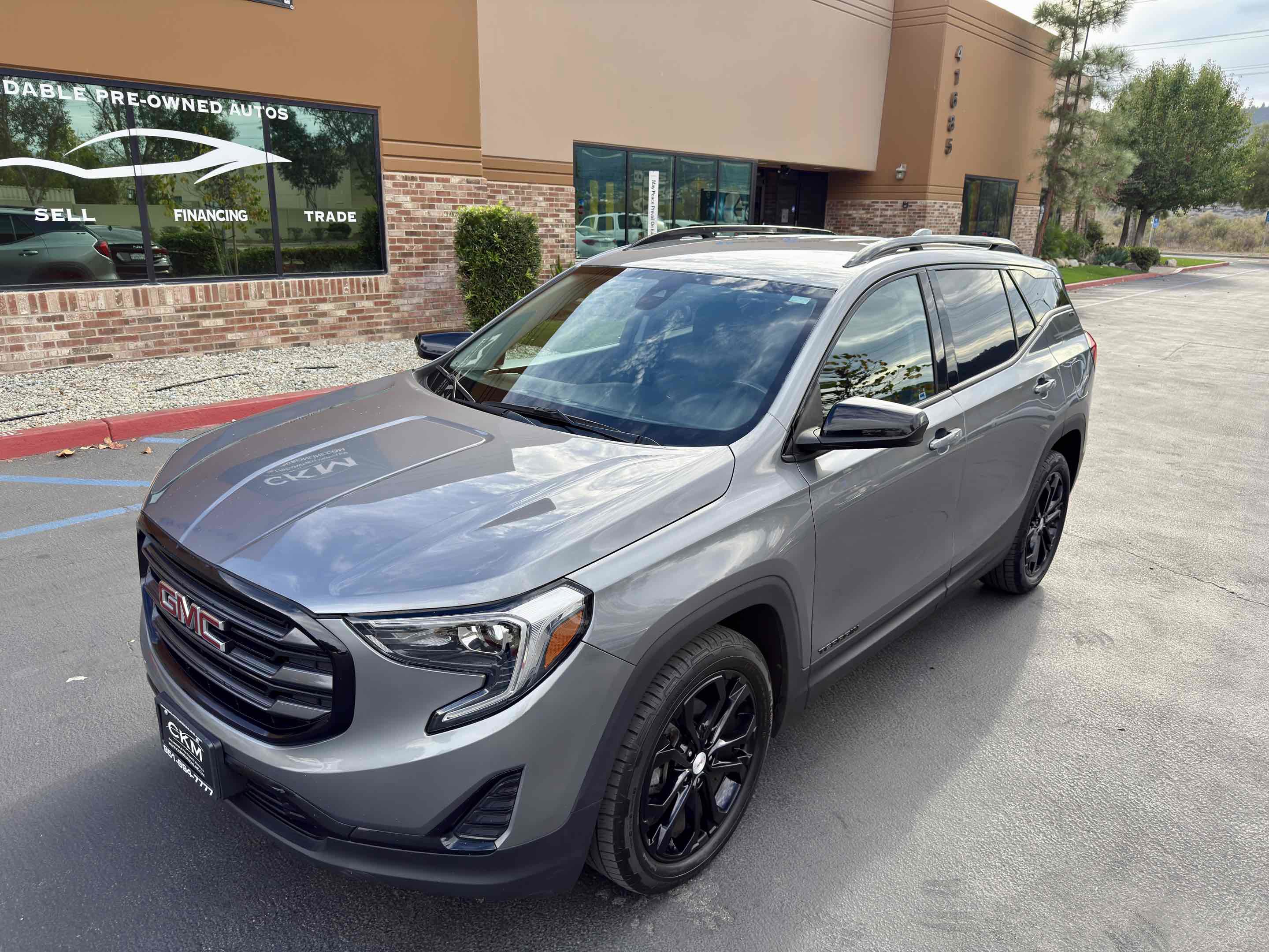 Used 2020 GMC Terrain SLE w/ Elevation Edition image 5