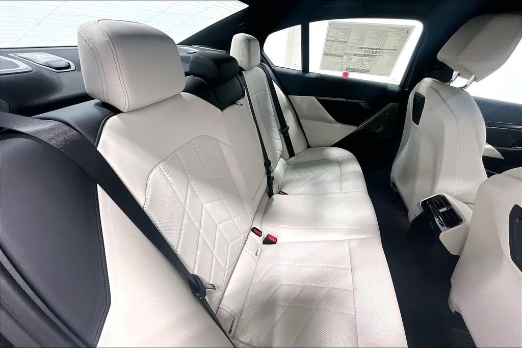New 2026 BMW 550e xDrive AWD/4WD image 9