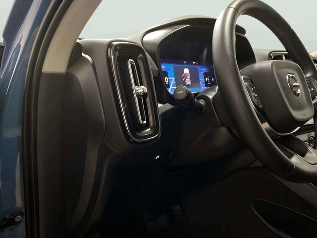 Used 2025 Volvo XC40 B5 Plus AWD/4WD image 31