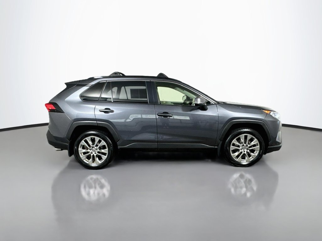 Used 2019 Toyota RAV4 XLE Premium w/ Cold Weather Package AWD/4WD image 9