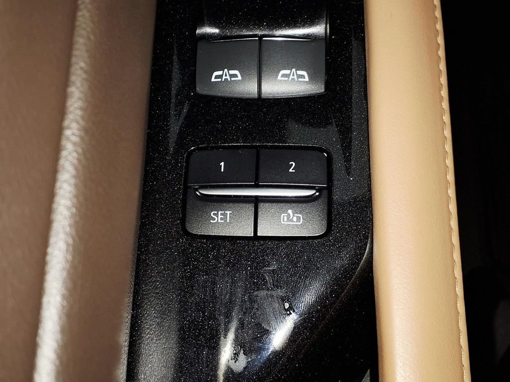 Used 2021 Cadillac Escalade Premium Luxury RWD image 19