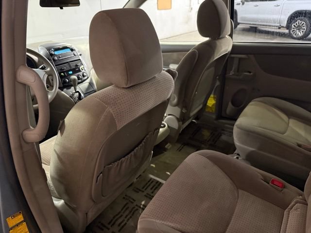 Used 2010 Toyota Sienna LE FWD image 27