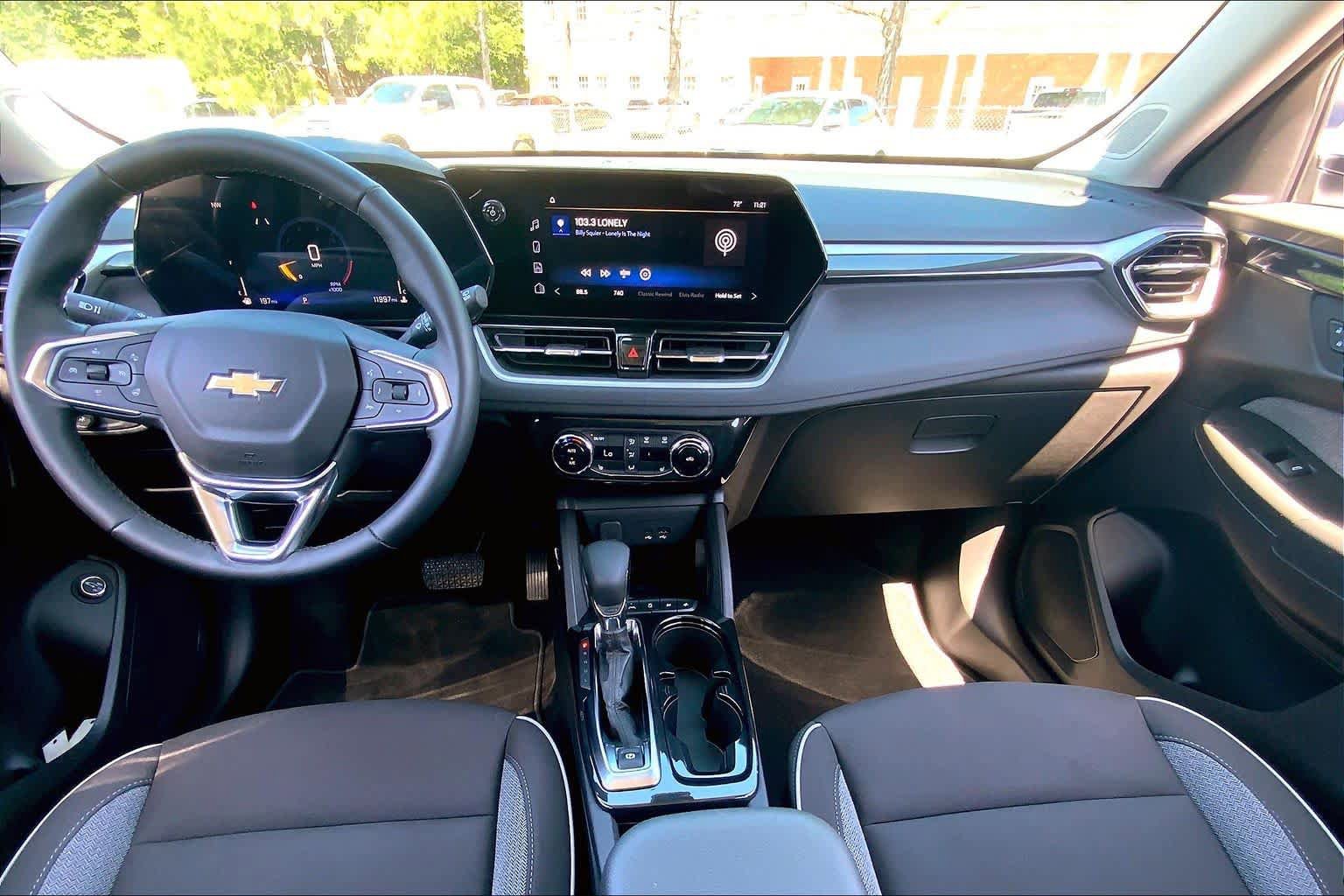 Used 2025 Chevrolet TrailBlazer LT w/ Convenience Package FWD image 32