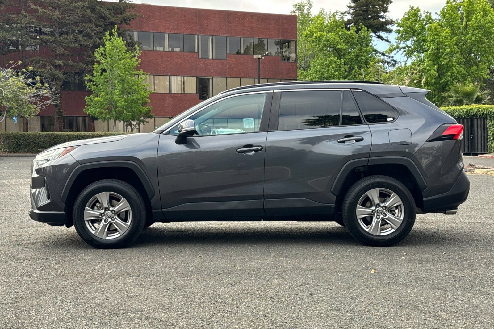 Used 2023 Toyota RAV4 XLE AWD/4WD image 6