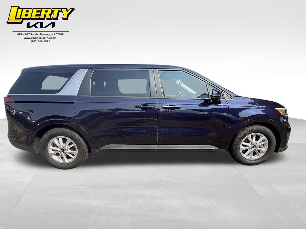 Used 2023 Kia Carnival LX FWD image 8