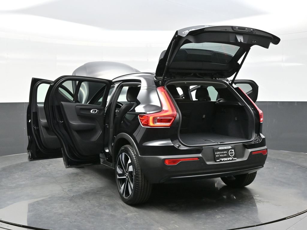 Used 2025 Volvo XC40 B5 Plus image 39