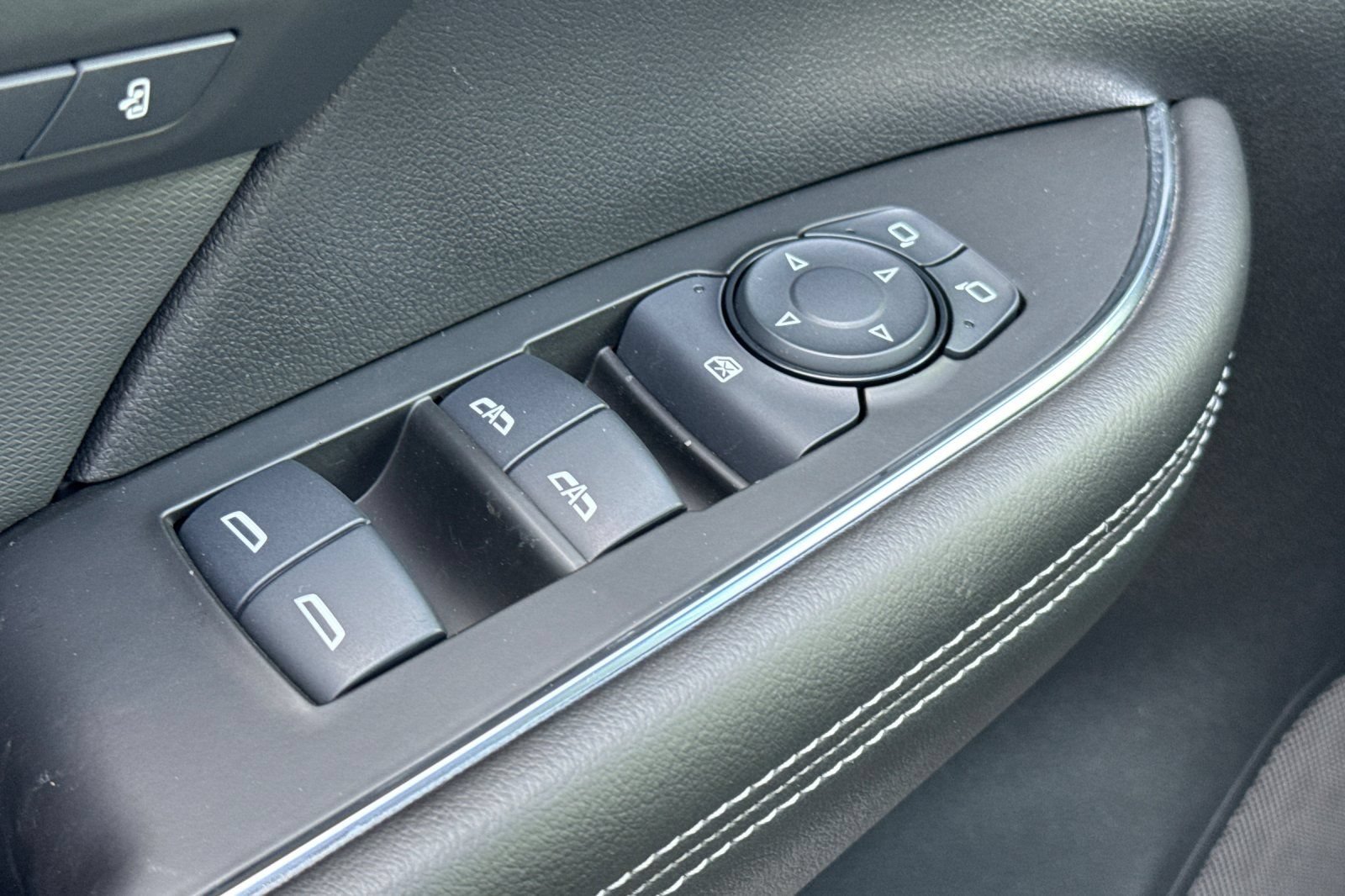 Used 2024 Buick Envision Preferred AWD/4WD image 11