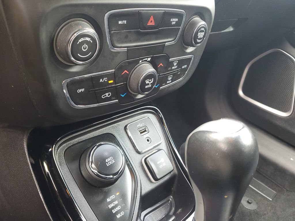 Used 2019 Jeep Compass Limited AWD/4WD image 20