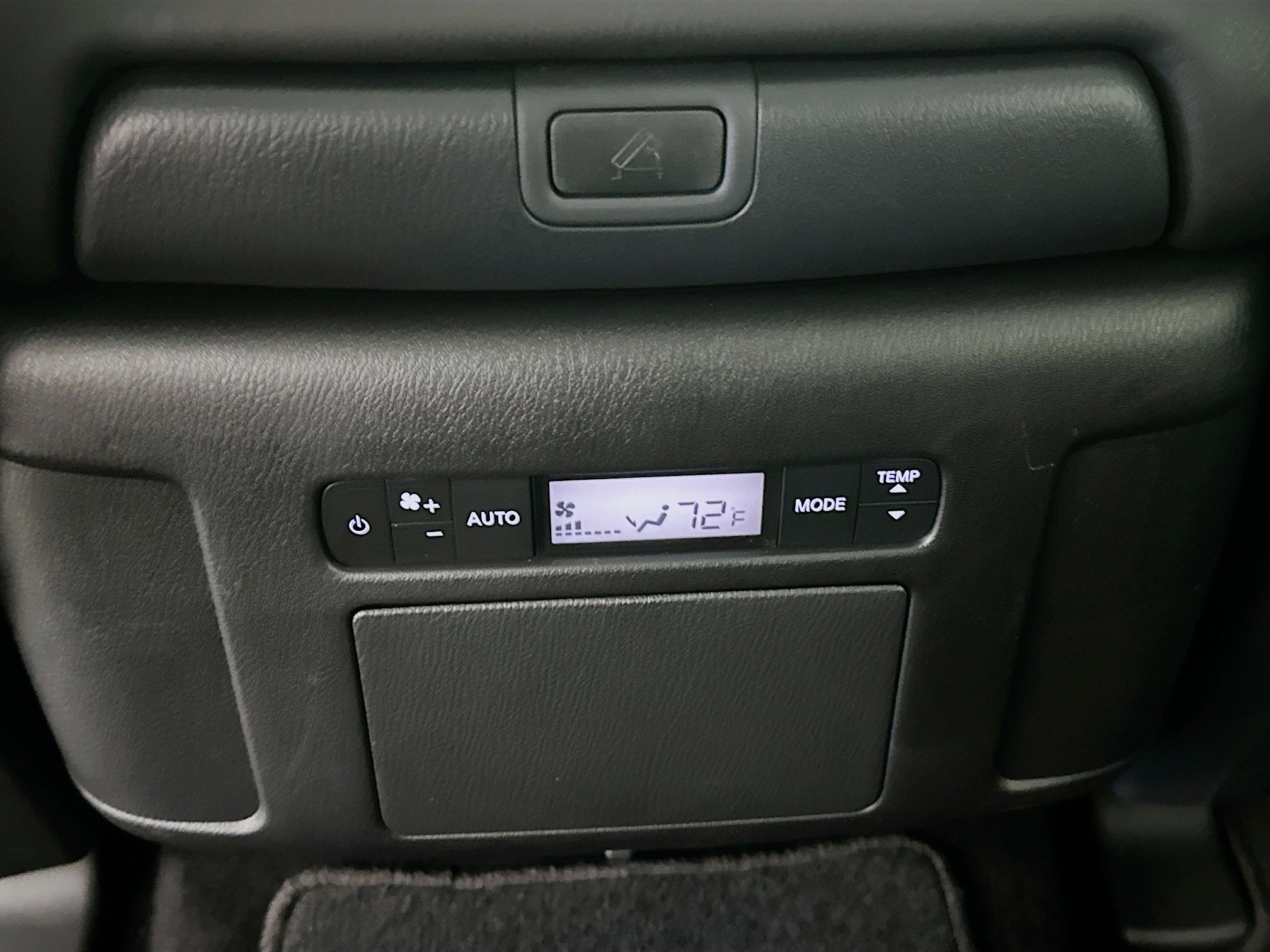 Used 2024 Nissan Armada SL w/ Captain's Chairs Package image 27