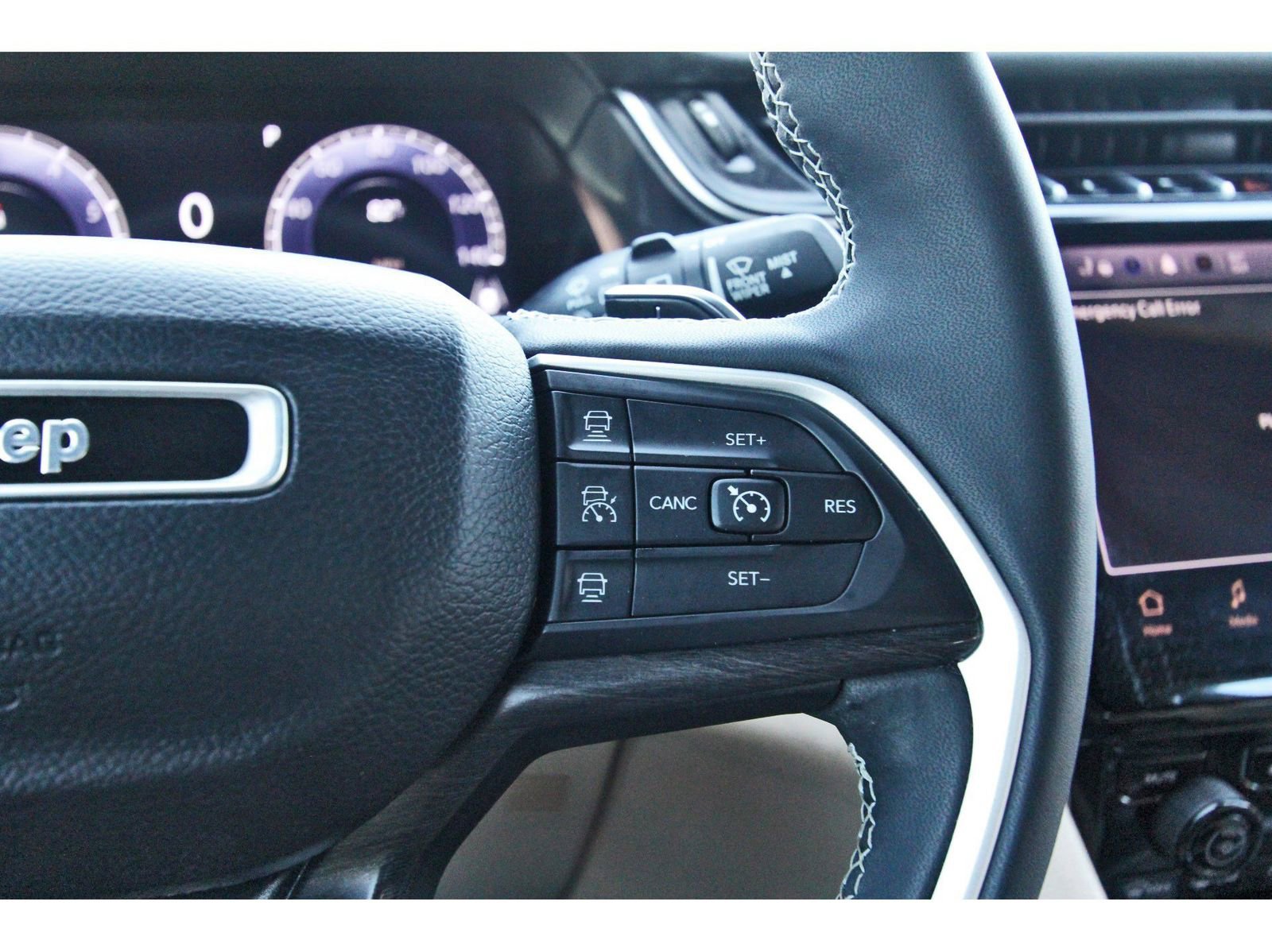 Used 2023 Jeep Grand Cherokee L Limited w/ Black Appearance Package image 24