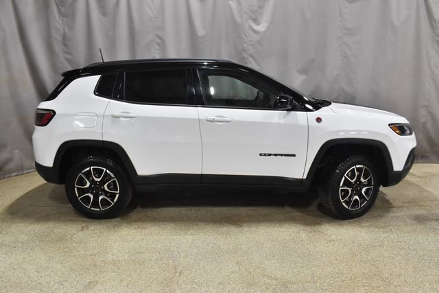 Certified 2025 Jeep Compass Trailhawk image 3